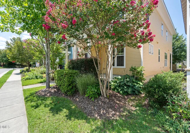 Photo 3 of Single family home for sale at 19 Pokeberry Bnd Dr, Chapel Hill, NC 27516 | MLS# 10185540 | Listing updated on 2026-09-15