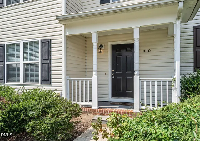 3rd image of 410 Whitehall Ct, Clayton, NC 27520 | MLS# 10185953