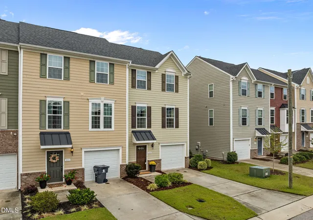 Photo 2 of Sale Pending at 113 Brier Ridge Dr, Durham, NC 27703 | MLS# 10188451 | Listing updated on 2026-09-10