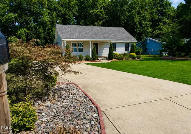 3rd image of 117 Elfreth Ln, Spring Lake, NC 28390 | MLS# 10188055