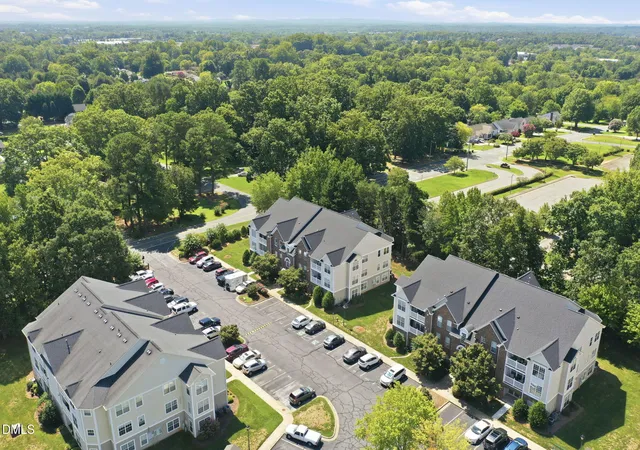 Listing Photo 4 - Condo for sale in building located at 2221 Delaney Dr, Burlington, NC 27215 - Unit # 112