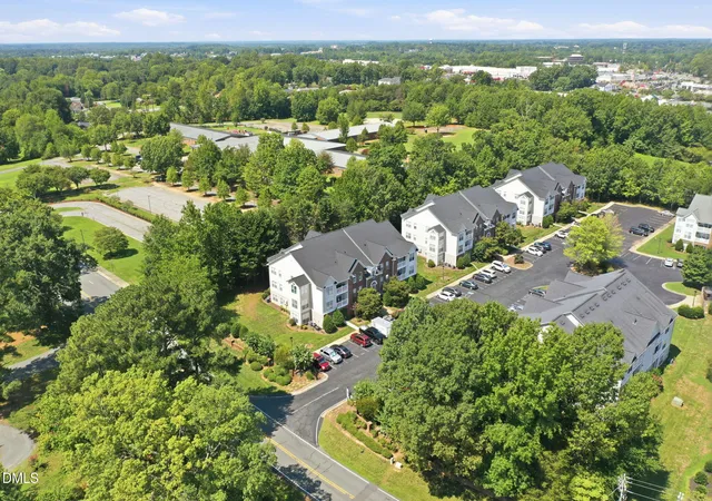 Listing Photo 5 - Condo for sale in building located at 2221 Delaney Dr, Burlington, NC 27215 - Unit # 112