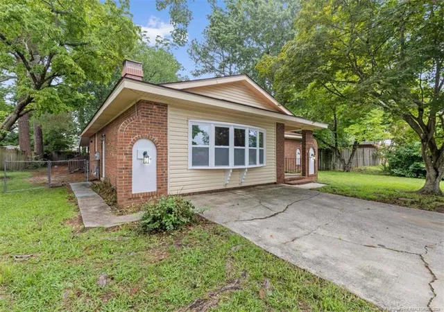 Photo 2 of Single family home for sale at 4704 Bent Pine Dr, Fayetteville, NC 28304 | MLS# 767296 | Listing updated on 2026-08-11