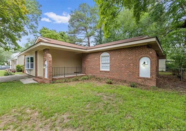 Photo 3 of Single family home for sale at 4704 Bent Pine Dr, Fayetteville, NC 28304 | MLS# 767296 | Listing updated on 2026-08-11