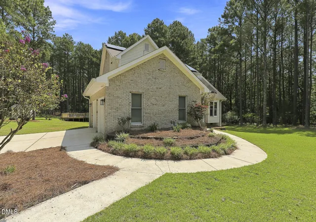 Photo 4 of Sale Pending at 389 Dewar St, Fuquay Varina, NC 27526 | MLS# 10185952 | Listing updated on 2026-10-06