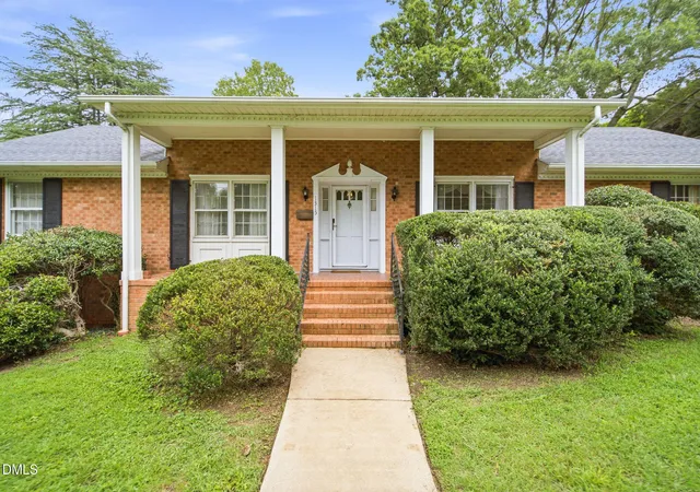 Photo 3 of Single family home for sale at 1315 Briarcliff Rd, Burlington, NC 27215 | MLS# 10186977 | Listing updated on 2026-09-20