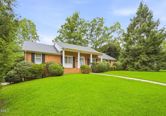 Photo 3 of Single family home for sale at 1315 Briarcliff Rd, Burlington, NC 27215 | MLS# 10186977 | Listing updated on 2026-10-05