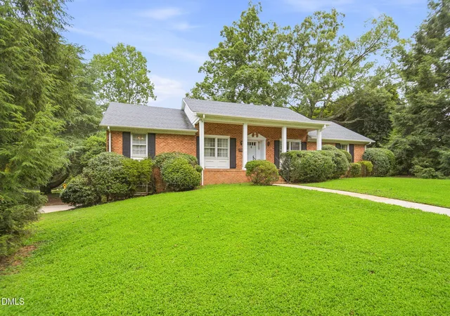 Photo 4 of Single family home for sale at 1315 Briarcliff Rd, Burlington, NC 27215 | MLS# 10186977 | Listing updated on 2026-10-05