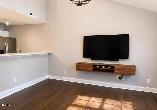 3rd image of 10 Crystal Oaks Ct, Durham, NC 27707 | MLS# 10185981