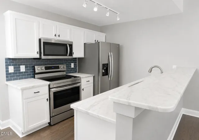 4th image of 10 Crystal Oaks Ct, Durham, NC 27707 | MLS# 10185981