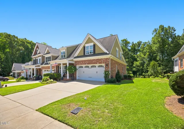 Photo 4 of Townhouse for sale at 39 Old Grv Ln, Apex, NC 27502 | MLS# 10185754 | Listing updated on 2026-09-17