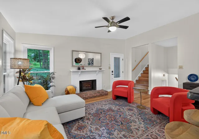 3rd image of 207 Holly Rdg, Chapel Hill, NC 27516 | MLS# 10186675