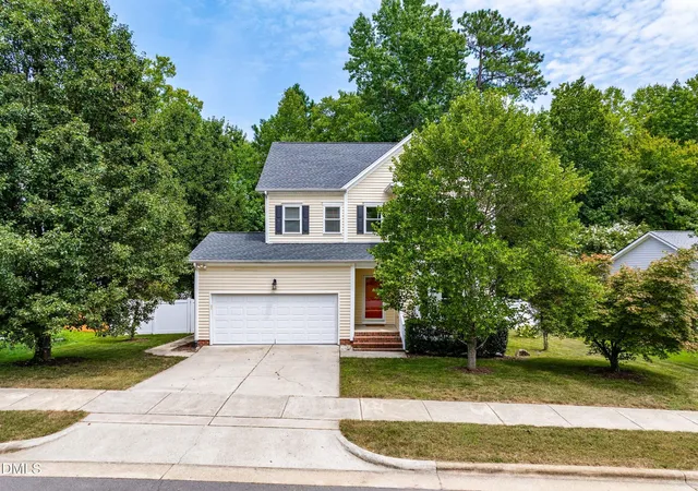 1st image of 305 Chapel Valley Ln, Apex, NC 27502 | MLS# 10186364