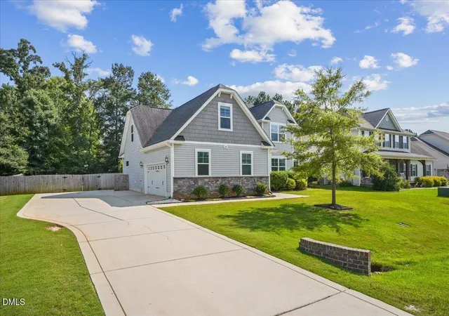 Photo 3 of Single family home for sale at 125 Tarkenton Ct, Clayton, NC 27527 | MLS# 10185786 | Listing updated on 2026-09-14