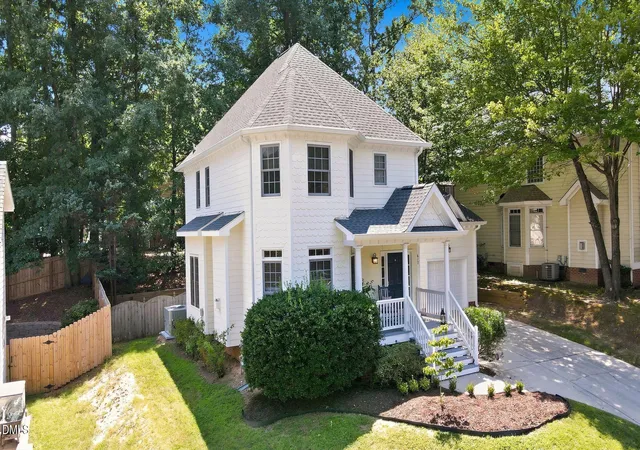 3rd image of 617 Scotts Ridge Trl, Apex, NC 27502 | MLS# 10187824