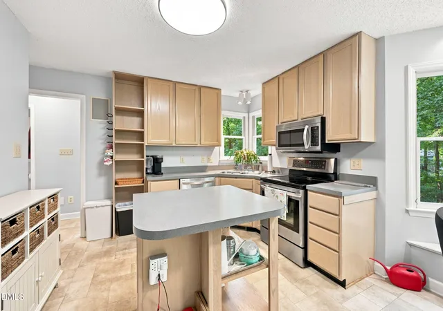 Photo 4 of Single family home for sale at 1020 Oakwater Dr, Garner, NC 27529 | MLS# 10186418 | Listing updated on 2026-10-08
