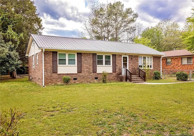 2nd image of 429 Morningside Dr, Fayetteville, NC 28311 | MLS# 767367