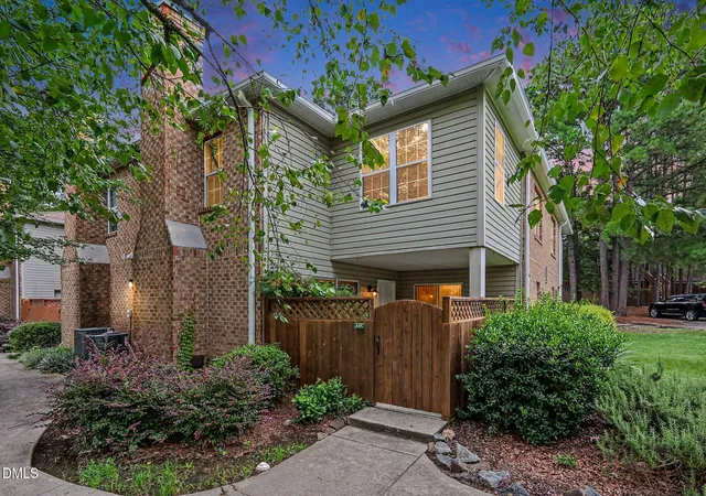 Listing Photo 2 - Condo for sale in building located at 434 Summerwalk Cir, Chapel Hill, NC 27517 - Unit #