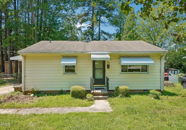 1st image of 806 S Plum St, Durham, NC 27701 | MLS# 10185809