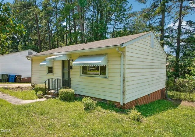 2nd image of 806 S Plum St, Durham, NC 27701 | MLS# 10185809