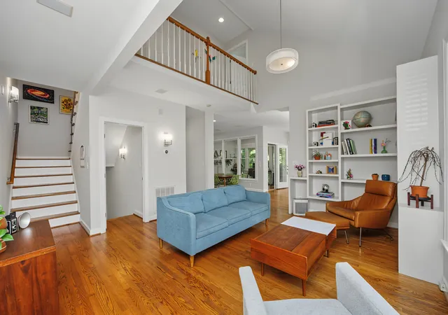 1st image of 208 W Columbia Pl W, Chapel Hill, NC 27516 | MLS# 10185807