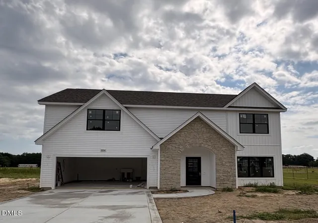 2nd image of 1556 Eastbay Dr, Fayetteville, NC 28312 | MLS# 10186640