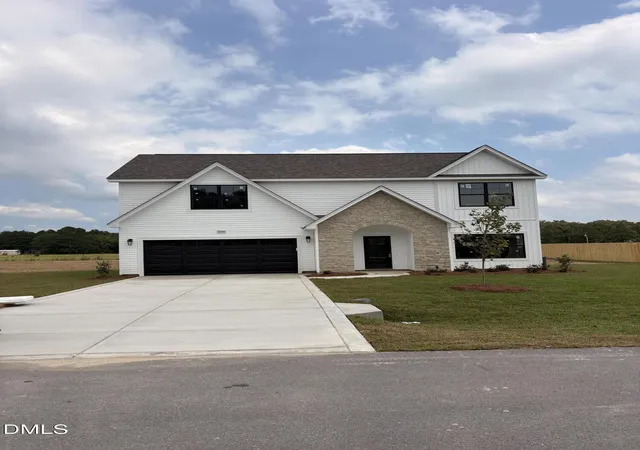 Photo 2 of Sale Pending at 1556 Eastbay Dr, Fayetteville, NC 28312 | MLS# 10186640 | Listing updated on 2026-09-03