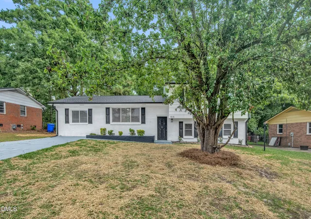 3rd image of 1515 Grandview Dr, Fayetteville, NC 28314 | MLS# 10185890