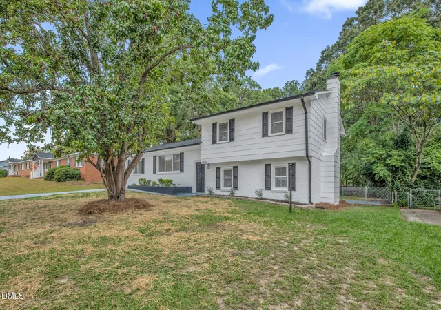 4th image of 1515 Grandview Dr, Fayetteville, NC 28314 | MLS# 10185890