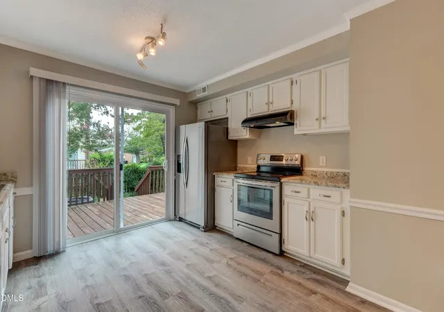 Photo 4 of Townhouse for sale at 2202 Huntington Rd #E5, Burlington, NC 27215 | MLS# 10186572 | Listing updated on 2026-08-31