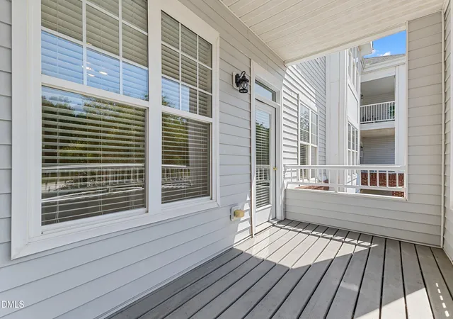 2nd image of 427 Eyam Hall Ln, Apex, NC 27502 | MLS# 10187794