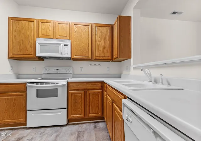 5th image of 427 Eyam Hall Ln, Apex, NC 27502 | MLS# 10187794