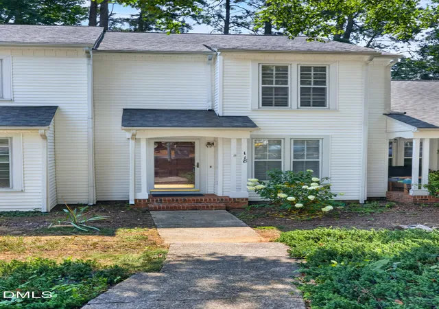 3rd image of 118 Greenmont Ln, Cary, NC 27511 | MLS# 10185973