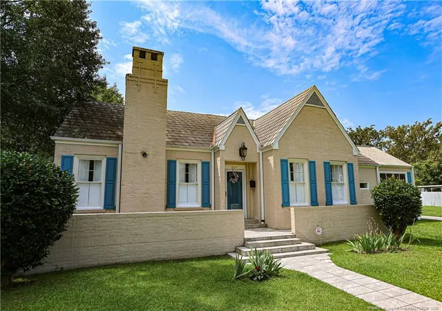 Photo 2 of Single family home for sale at 207 W 18th Street, Lumberton, NC 28358 | MLS# 767645 | Listing updated on 2026-08-13