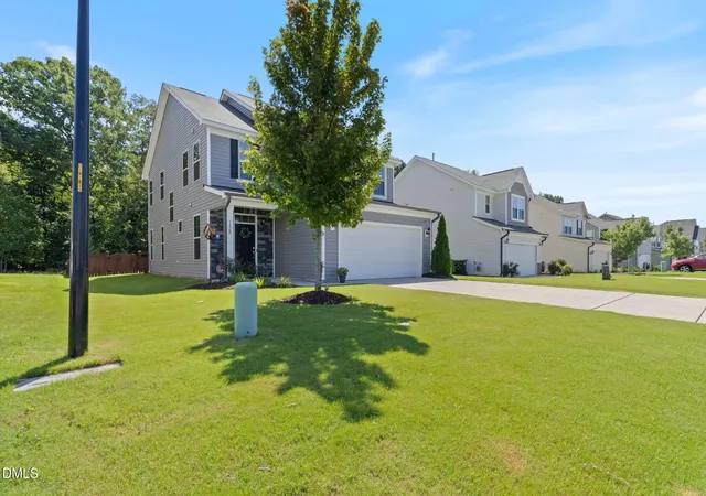 Photo 3 of Single family home for sale at 3428 Lacewing Dr, Zebulon, NC 27597 | MLS# 10187466 | Listing updated on 2026-09-28