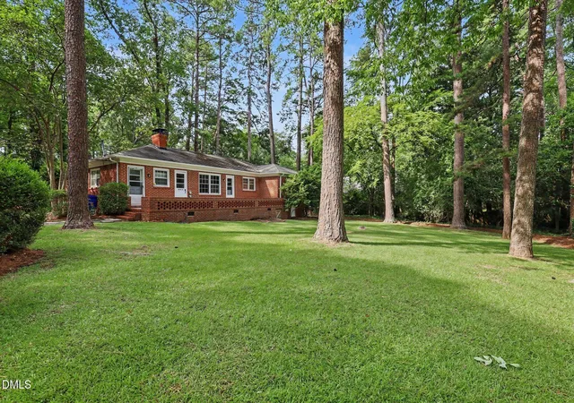 5th image of 423 Whitehead Cir, Chapel Hill, NC 27514 | MLS# 10186297