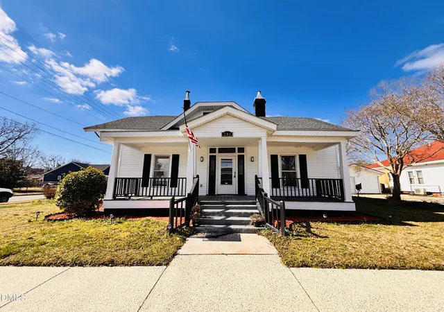 Photo 1 of Single family home for sale at 201 N Massey St, Selma, NC 27576 | MLS# 10186045 | Listing updated on 2026-08-13