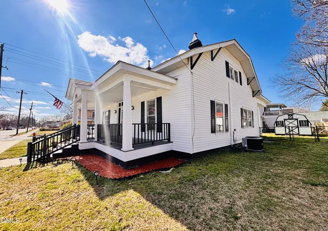 Photo 2 of Single family home for sale at 201 N Massey St, Selma, NC 27576 | MLS# 10186045 | Listing updated on 2026-08-13