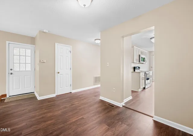 Photo 4 of Townhouse for sale at 109 Mallard Ct, Chapel Hill, NC 27517 | MLS# 10186044 | Listing updated on 2026-08-23