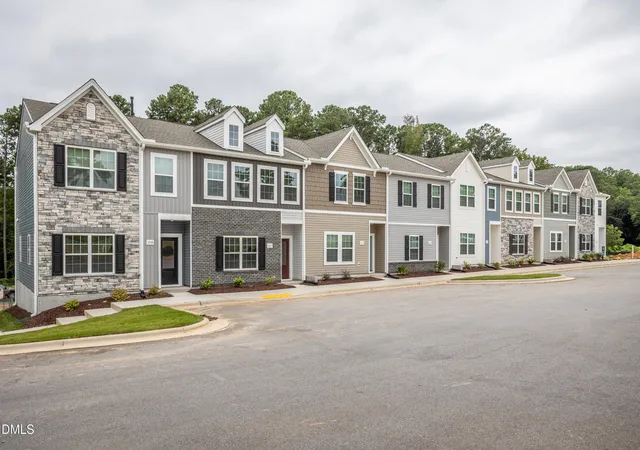 2nd image of 185 Seville Wy, Clayton, NC 27520 | MLS# 10186067
