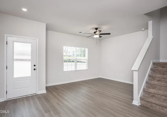 3rd image of 185 Seville Wy, Clayton, NC 27520 | MLS# 10186067