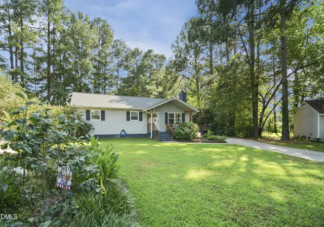 Photo 4 of Single family home for sale at 501 Yates Pl, Zebulon, NC 27597 | MLS# 10186608 | Listing updated on 2026-08-17