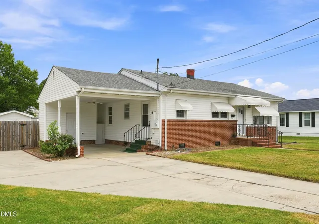 Photo 2 of Sale Pending at 206 W Woodall St, Benson, NC 27504 | MLS# 10186158 | Listing updated on 2026-08-27