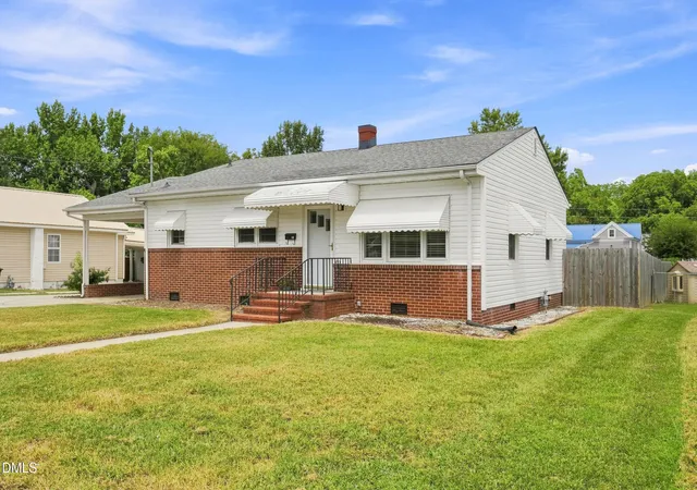 Photo 3 of Sale Pending at 206 W Woodall St, Benson, NC 27504 | MLS# 10186158 | Listing updated on 2026-08-27