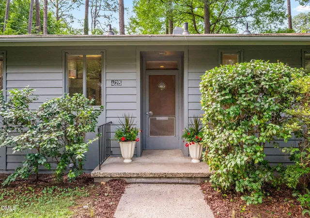 1st image of 425 Brookside Dr, Chapel Hill, NC 27516 | MLS# 10186359