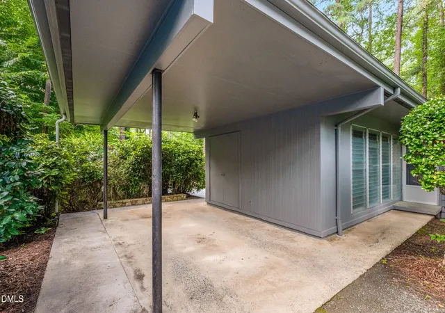3rd image of 425 Brookside Dr, Chapel Hill, NC 27516 | MLS# 10186359