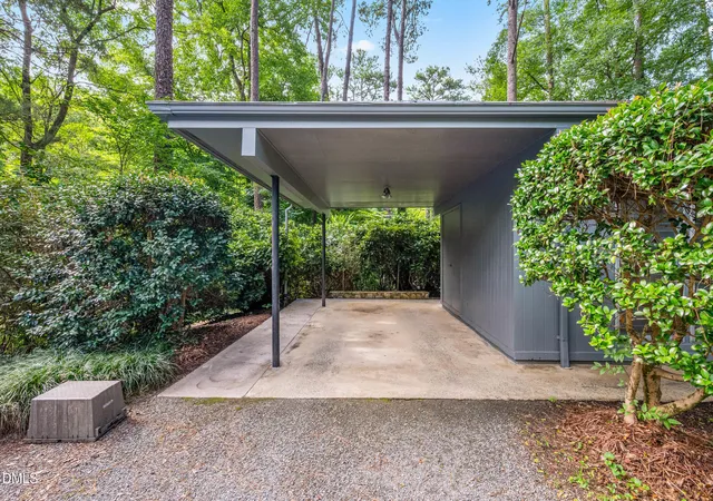 4th image of 425 Brookside Dr, Chapel Hill, NC 27516 | MLS# 10186359