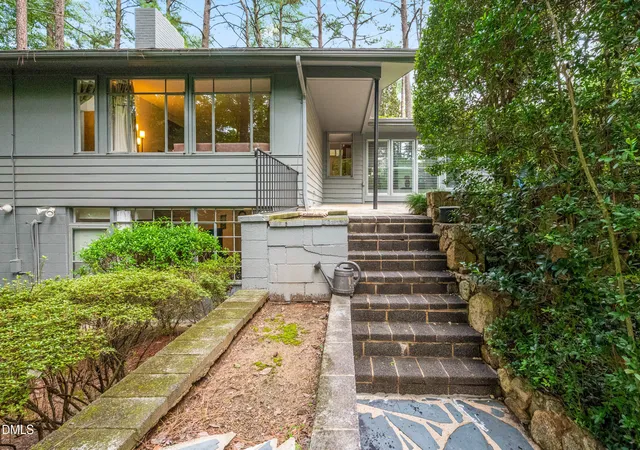 5th image of 425 Brookside Dr, Chapel Hill, NC 27516 | MLS# 10186359