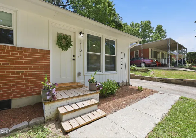 4th image of 2107 Dandridge Dr, Raleigh, NC 27610 | MLS# 10186290