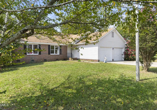 2nd image of 5804 Bear Creek Cir, Fayetteville, NC 28304 | MLS# 10187135